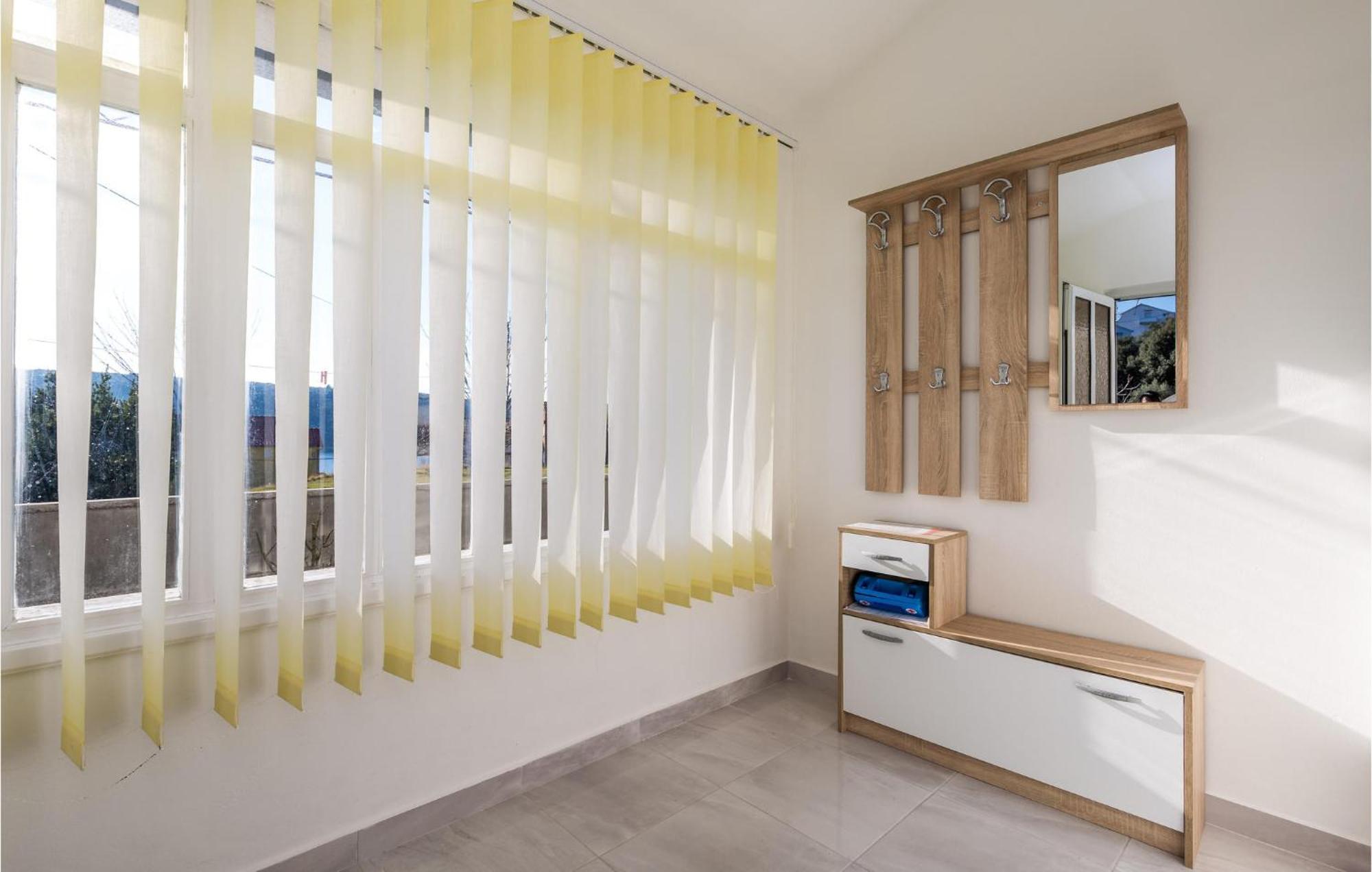 Pet Friendly Apartment In Kampor With Kitchen Buitenkant foto