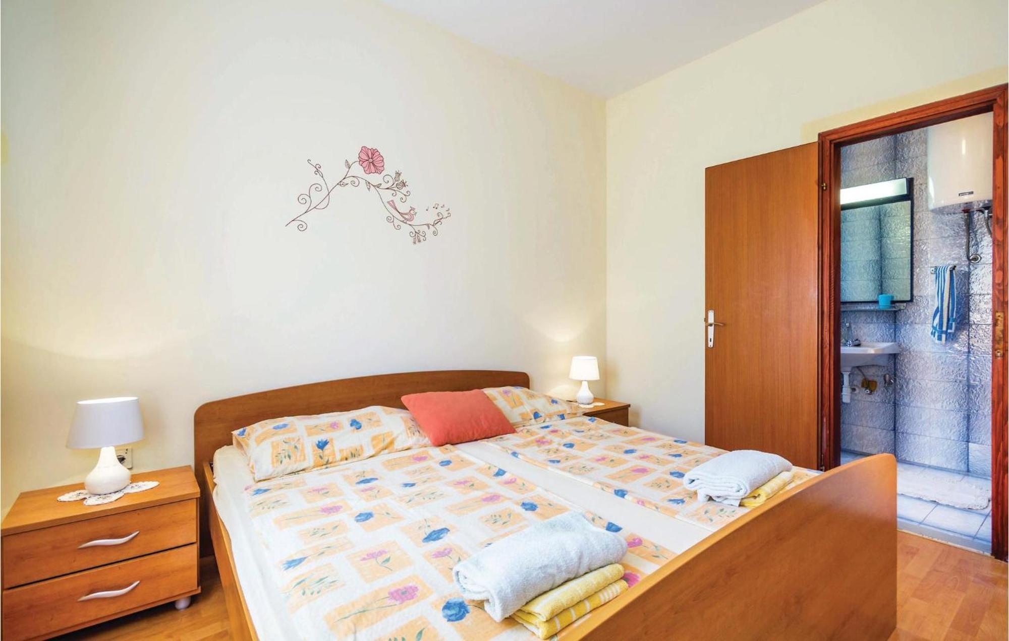 Pet Friendly Apartment In Kampor With Kitchen Buitenkant foto