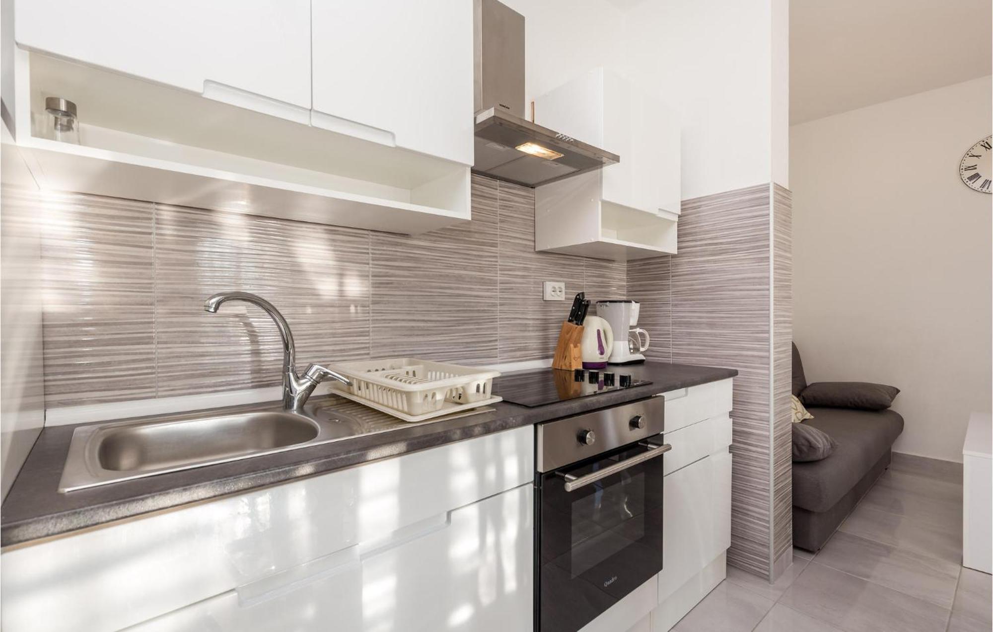 Pet Friendly Apartment In Kampor With Kitchen Buitenkant foto