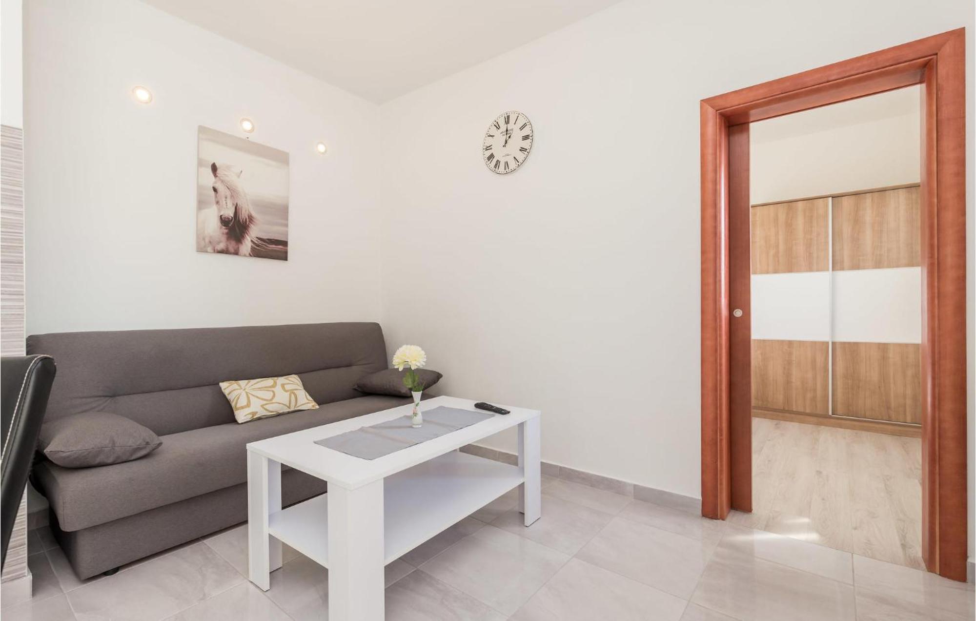 Pet Friendly Apartment In Kampor With Kitchen Buitenkant foto