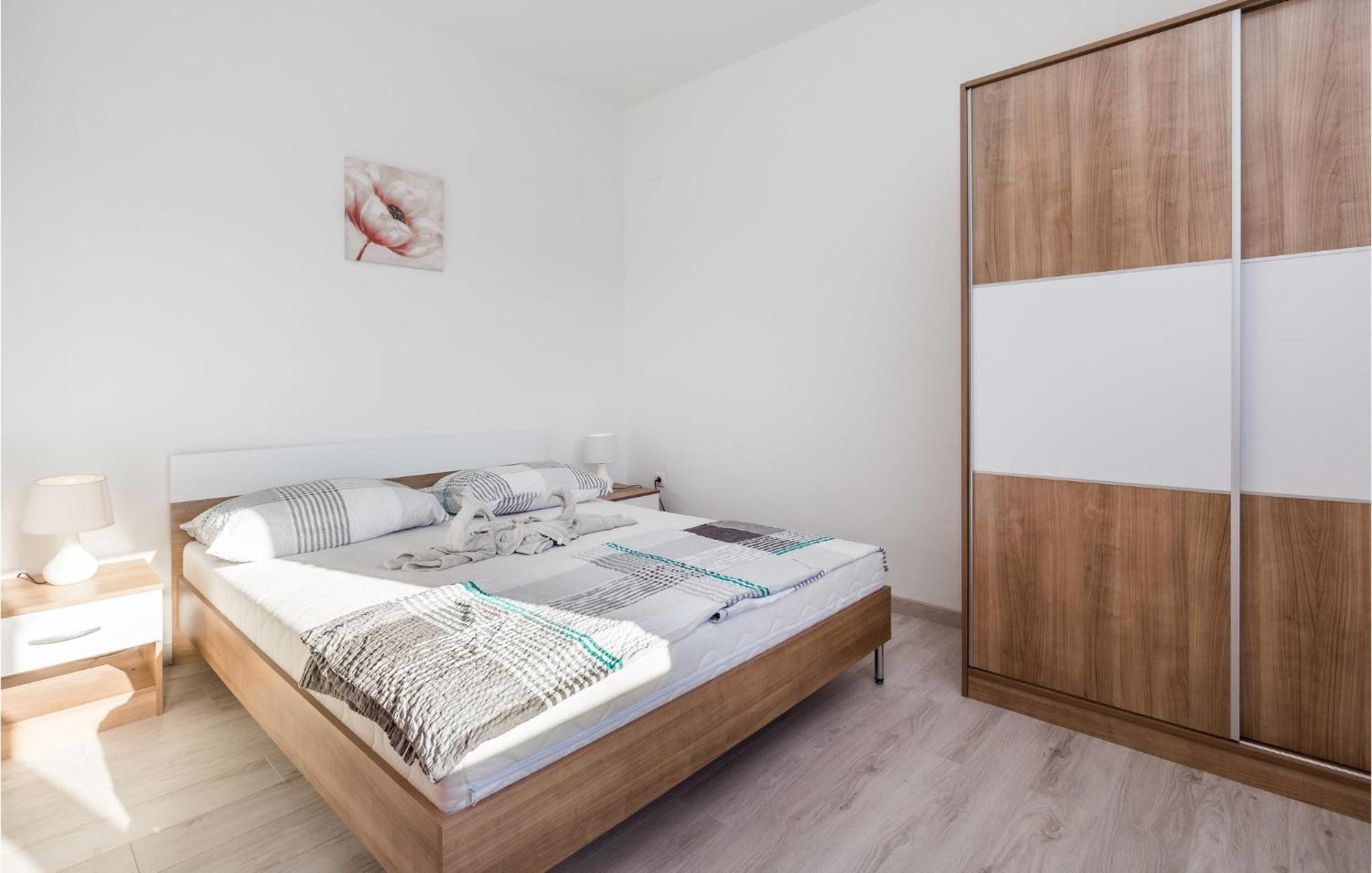 Pet Friendly Apartment In Kampor With Kitchen Buitenkant foto